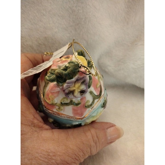 Porcelain/ceramic floral egg ornament 3.75" - Picture 5 of 8
